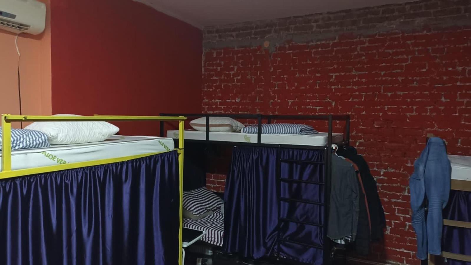 Newborn Center Hostel All Day Free Coffee プリシュティナ エクステリア 写真