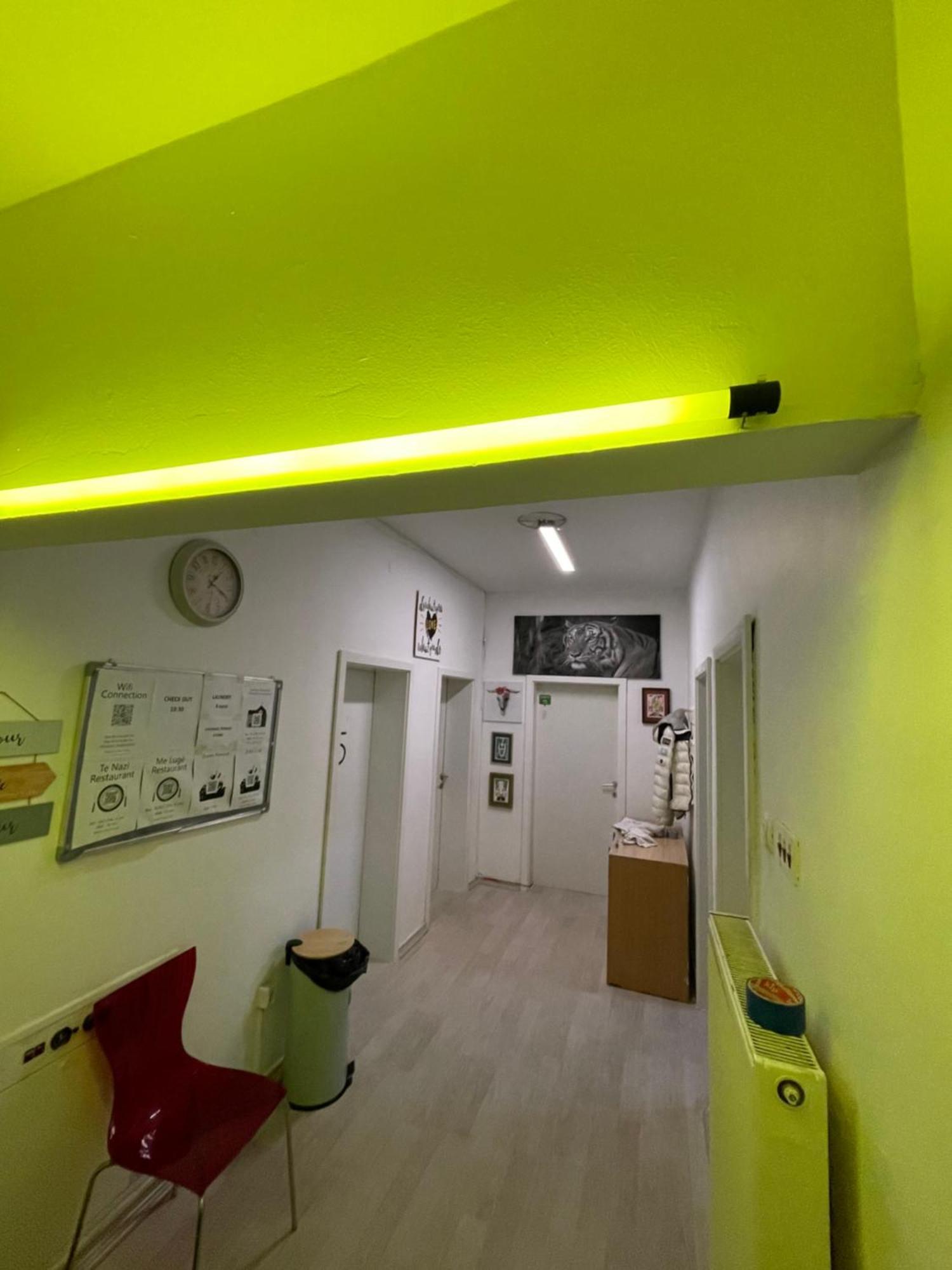 Newborn Center Hostel All Day Free Coffee プリシュティナ エクステリア 写真