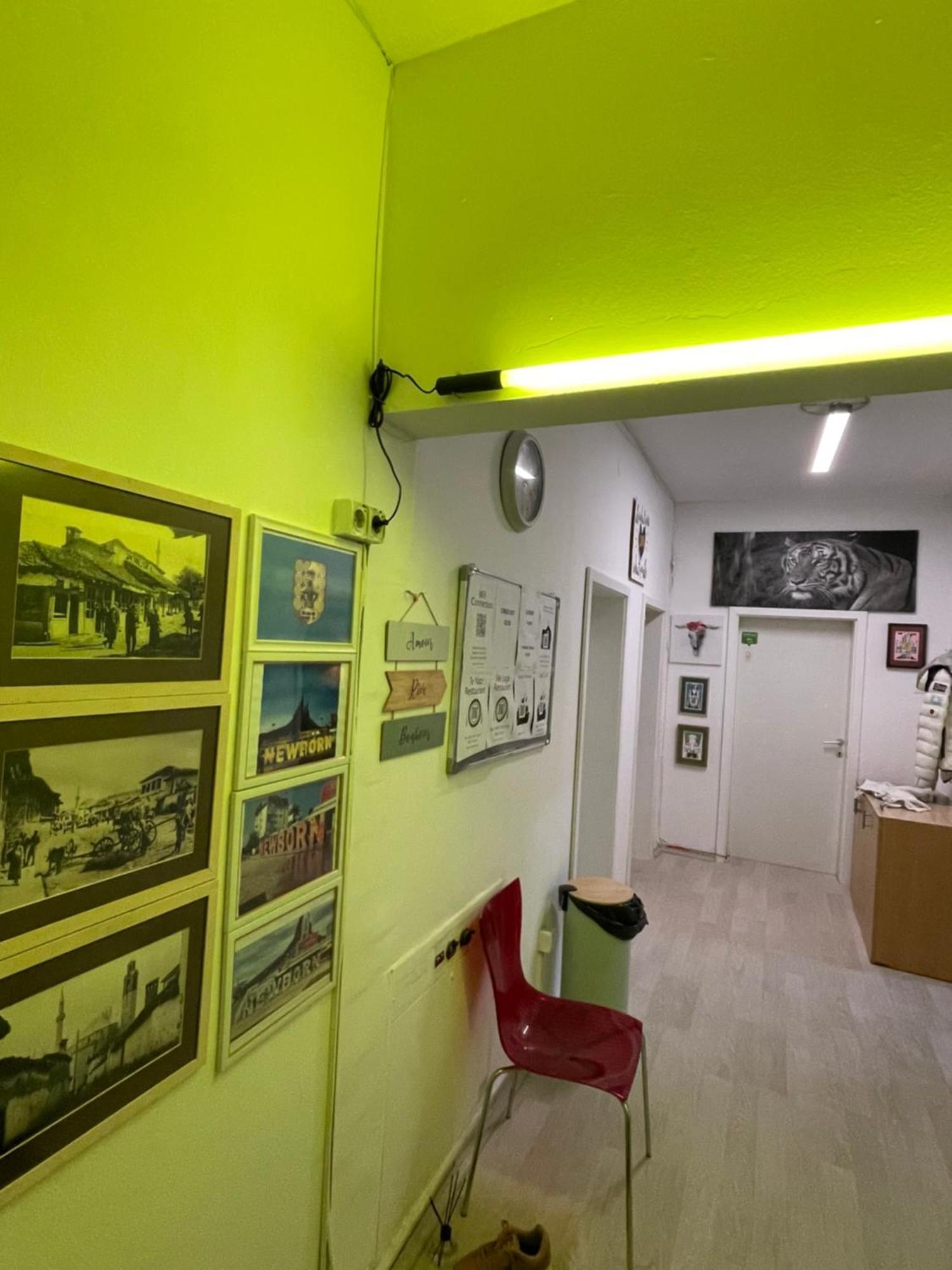 Newborn Center Hostel All Day Free Coffee プリシュティナ エクステリア 写真
